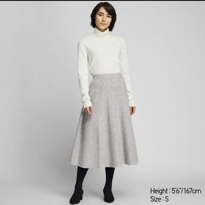 Uniqlo grey flare skirt